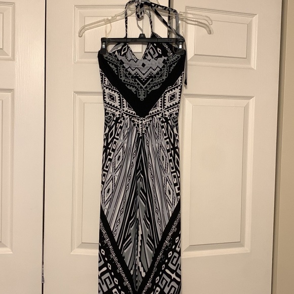 Black, White, and Gray Halter Top Maxi Dress - Picture 4 of 7